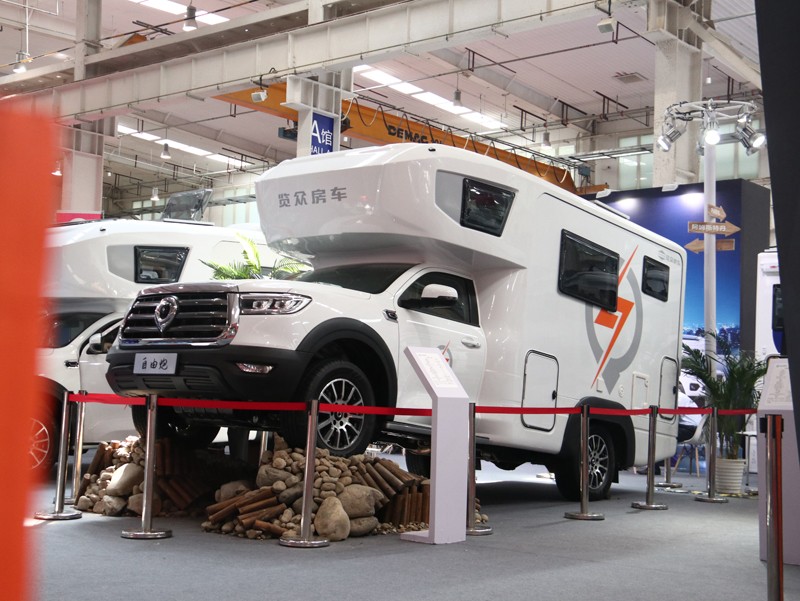 年度新車、自動(dòng)檔、四驅(qū)，能選的房車
