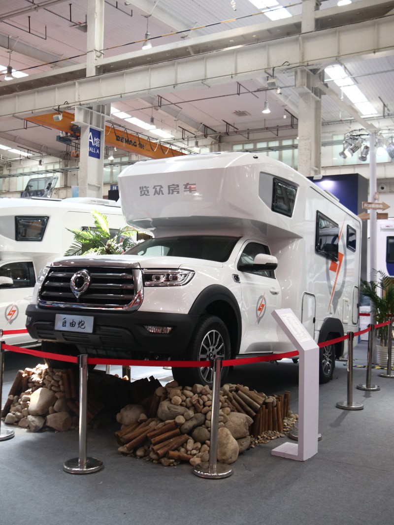 年度新車、自動(dòng)檔、四驅(qū)，能選的房車